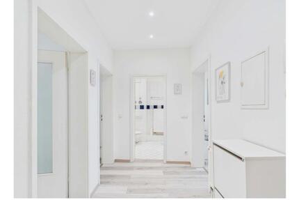 möblierte 58 qm lichtdurchflutete Wohnung, große Küche,Westbalkon - Leipzig Mitte