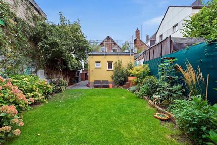 Backsteinhaus mit grünem Garten & Dachterrasse – provisionsfrei - Köln Porz