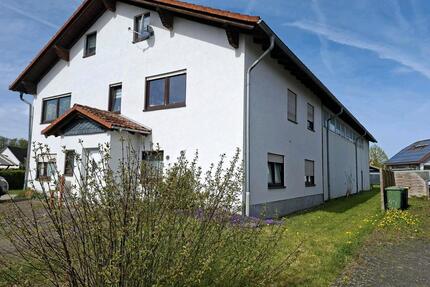 Mehrfamilienhaus mit 2 Lagerhallen in Allendorf Eder - Marburg