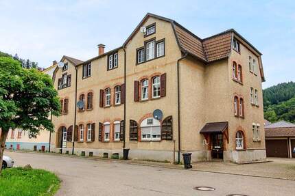 Großzügige Wohnung mit drei Zimmern und Garage in Hausen im Wiesental