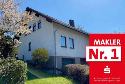 Einfamilienhaus mit Garage, Balkon, Terrasse und großzügigem Grundstück - Bad Berleburg