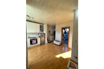 Helle Dachgeschosswohnung mit Charme in Kaltenholzhausen - Gückingen