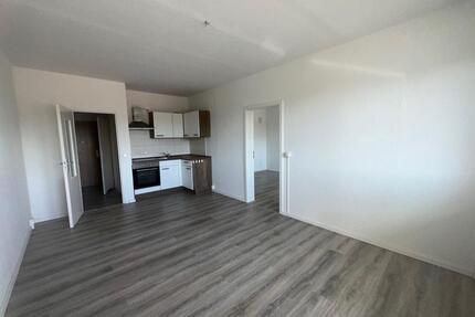 Große 2 -Raumwohnung mit ca. 57,56m² + Aufzug + Balkon + Einbauküche - Schöneck/Vogtland