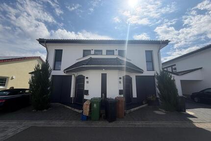 4-Zimmer-Wohnung mit eigenem Eingang, 2 Balkonen und Garage - Helmstadt-Bargen