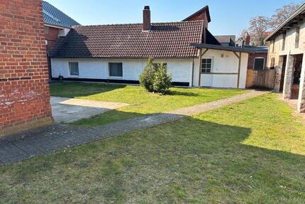 2,5 Zimmer bzw. Anbauwohnung - 600,00&nbsp;EUR Kaltmiete, ca.&nbsp; 65,00&nbsp;m&sup2; in Helmstedt (PLZ: 38350)