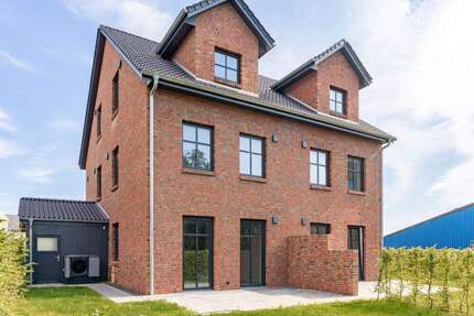 Familienfreundliche Doppelhaushälfte mit Garten und A+ Energieeffizienz in Seestermühe
