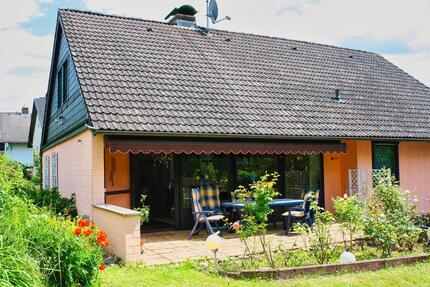 Einfamilienhaus m. Doppelgarage & Schwimmbad auf sonnigem Grdst. - Niedernhausen