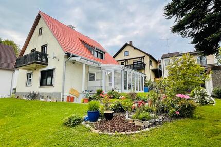 Einfamilienhaus mit viel Platz, Doppelgarage und Garten - Altenkirchen (Westerwald)