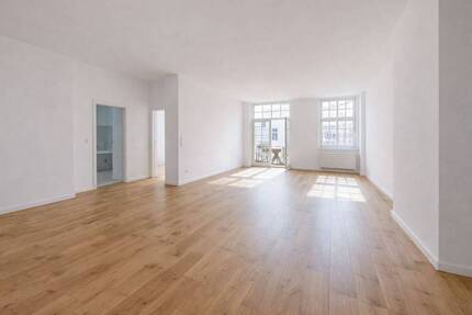 Modernisierte Altbauwohnung mit hohen Decken und lichtdurchflutetem Wohnbereich - Berlin Prenzlauer Berg