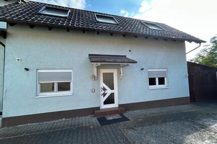 2 ZKB Maisonette Wohnung - 750,00&nbsp;EUR Kaltmiete, ca.&nbsp; 60,00&nbsp;m&sup2; in Waghäusel (PLZ: 68753)