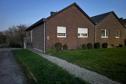 Doppelhaushälfte in Geilenkirchen-Immendorf