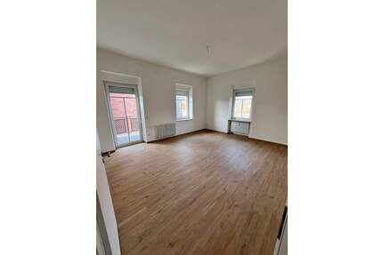 Erstbezug nach Komplettsanierung! Aparte 2 - Zimmerwohnung mit Balkon in zentraler Lage - Bad Kissingen