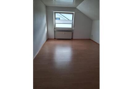 Vermiete 2-Zimmer-DG Wohnung in ruhiger Lage in Sandhausen