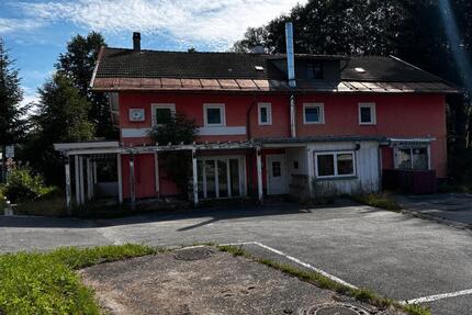 Frauenau Haus mit 13 Zimmern & Ladenlokal – sanierungsbedürftig