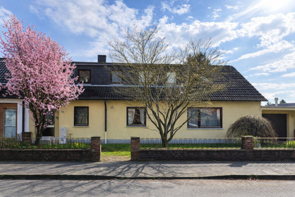 Zwei Wohnwelten - großzügiges Zweifamilienhaus mit Garten - Hagen Emst
