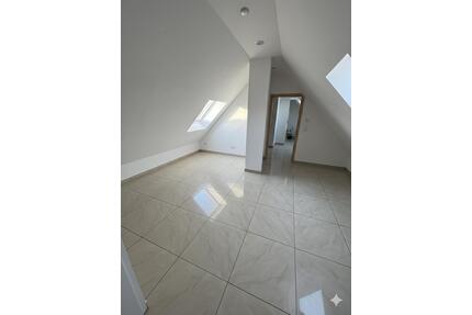 Moderne 2-Zimmer-Dachgeschosswohnung in Raunheim – ab sofort frei