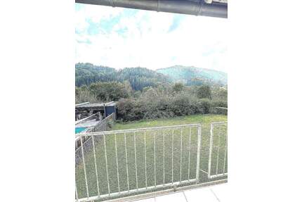 Frei ab sofort 3-Zimmerwohnung im Erdgeschoss im 3 Familienhaus mit überdachtem Balkon - Kordel