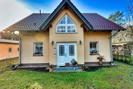 Exklusiv und massiv - Modernes Wohnen am Waldrand von Groß Schönebeck (Schorfheide)