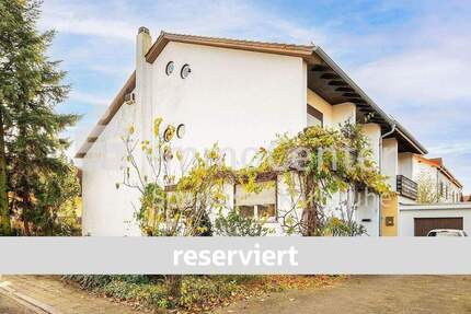 Viel Platz, viel Potenzial, verkehrsgünstig: Doppelhaushälfte in ruhiger Wohnlage - Stutensee / Friedrichstal