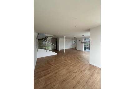 Haus zum Mieten in Rümmelsheim 2.000,00 € 182 m²