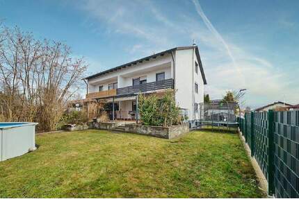 Kurzfristig beziehbare Doppelhaushälfte mit Garage in Parkstetten