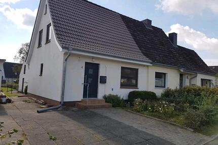 Doppelhaushälfte mit Garten - 700,00&nbsp;EUR Kaltmiete, ca.&nbsp; 63,00&nbsp;m&sup2; in Wankendorf (PLZ: 24601)