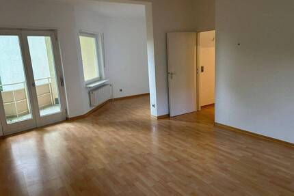 Traumhaftes Wohnen nahe Schlachtensee: Helle 2- bis 2,5-Zimmer-Wohnung mit 2 Balkonen & Stellplatz - Berlin Zehlendorf
