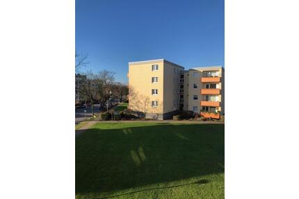 helle, moderne 3-Zimmer-Wohnung mit Balkon und Blick über die Dächer Hamelns