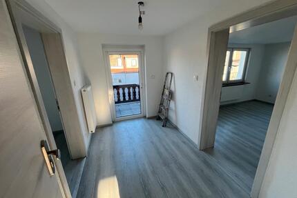 Frisch renoviert: Moderne 2-Zi-Wohnung (55 m²) mit Balkon & EBK - Korbach