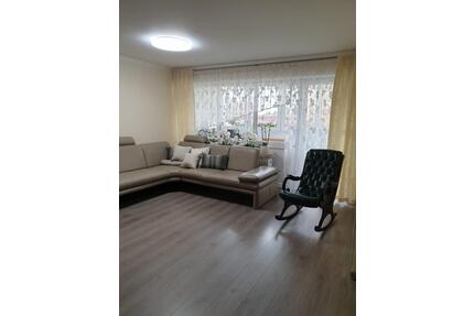 Möblierte 3 ZKB-Wohnung mit Loggia in Königsbrunn - top Anbindung