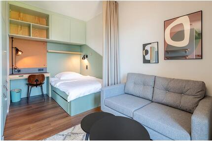 Tannhaus Serviced Apartments in Berlin Neukölln - Pine Classic Balcony