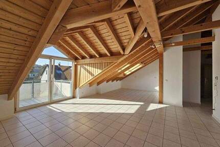 Sonnige 2 Zimmer-Dachgeschosswohnung in ruhiger Lage - Aschaffenburg Schweinheim