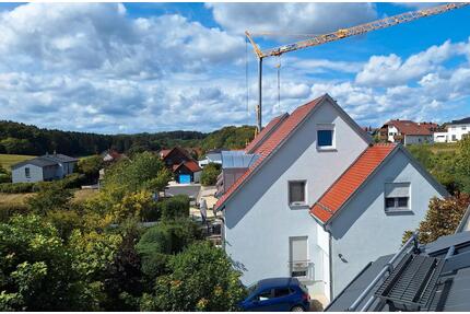 Biete geräumige DHH Wohnung in Ursensollen