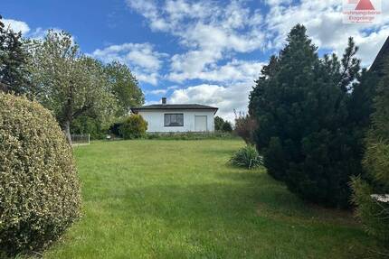 Massiv gebautes Ferienhaus mit Kamin & Garage: Wochenendhaus im Grünen von Chemnitz-Harthau - Chemnitz / Harthau Altchemnitz