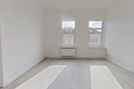 **Exklusiver Sommer-Bonus: 2 NKM FREI** Großzügig geschnittene 3-Zimmer-Wohnung mit Tageslichtbad und viel Lichteinfall - Braunschweig Östliches Ringgebiet