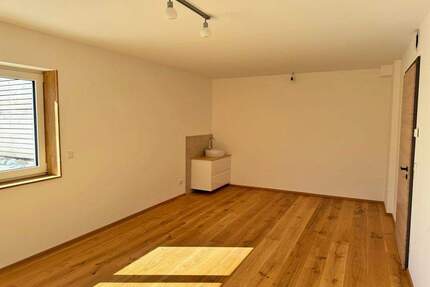 Moderne Büro- oder Behandlungsräume in einem Mehrfamilienhaus - Kraftisried