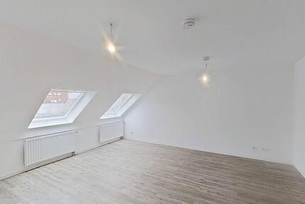 Geräumige 2-Zimmer-Dachgeschosswohnung mit Wannenbad in Paderborner Stadteil Dahl