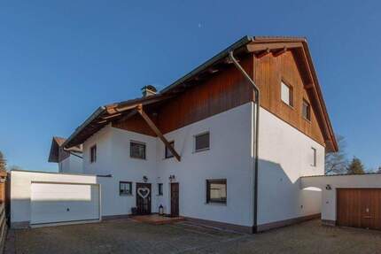 FBC - 2 Häuser - ein Preis! - in idyllischer Traumlage - Großzügiges Wohnen für zwei Familien - Gröbenzell