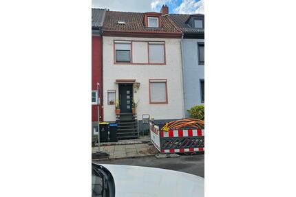 Reihenmittelhaus mit Garten in der Nähe zur Waterfront - Bremen Gröpelingen