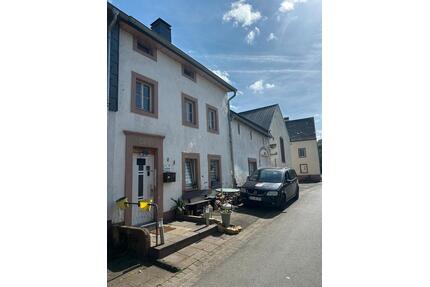 Einfamilienhaus mit Ausbaureserve Garage und Garten in Oberweis - Rittersdorf