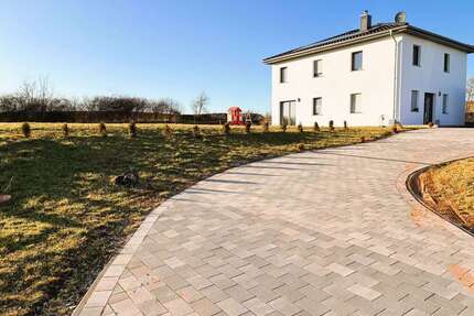 Haus zum Kaufen in Berga 430.000,00 € 140 m²