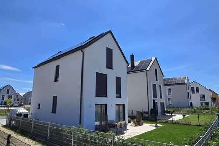 Haus zum Mieten in Köfering 2.417,00 € 150 m²