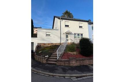 Wohnen in ruhiger Lage von Neuweiler! Top gepflegtes Einfamilienhaus zu verkaufen! - Sulzbach/Saar
