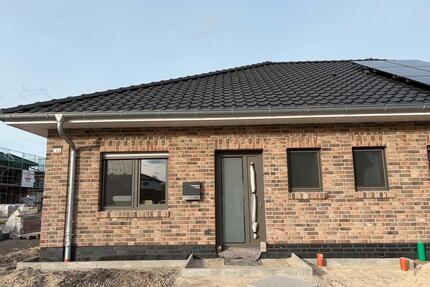 Doppelhaushälfte Bungalow-Neubau mit Carport - Saterland