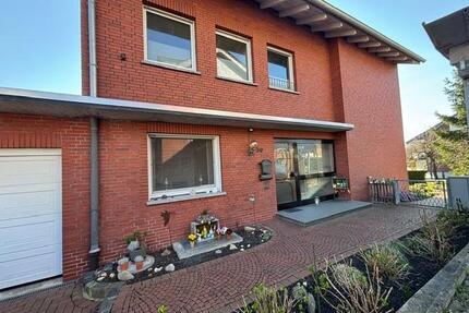 Freistehendes Zweifamilienhaus mit 3 Garagen - Provisionsfrei - - Beckum