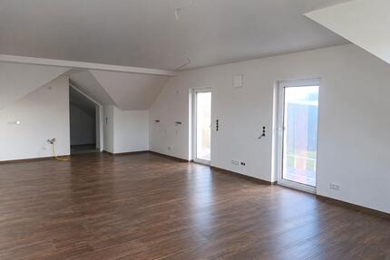 Erstbezug – großzügige 112 m² Dachgeschosswohnung - Balkon - Burkardroth