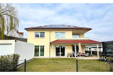 Modernes Einfamilienhaus mit Einbauküche und schönem Garten in Schnaittach!