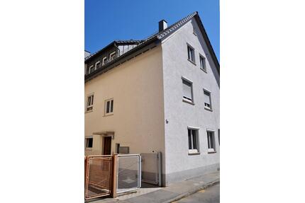 DG Wohnung im 3 Fam.Haus - 760,00&nbsp;EUR Kaltmiete, ca.&nbsp; 50,00&nbsp;m&sup2; in Stuttgart (PLZ: 70376) Bad Cannstatt