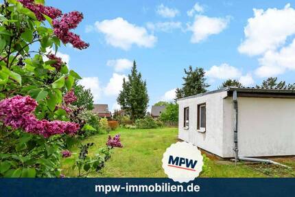 Wunderschönes Eckgrundstück: Südseite und nur 8 Minuten zum Strand - Grünheide (Mark)
