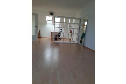 Charmante 2-Zimmer Dachgeschosswohnung in Frankfurt-Preungesheim - Frankfurt am Main Nord-Ost
